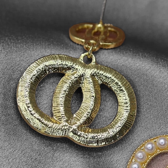 ✨2/22 Faux Pearl Earrings - Picture 4 of 4